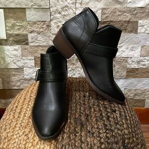 DAVID AARON Women’s Black Ankle Boots Sz. 7